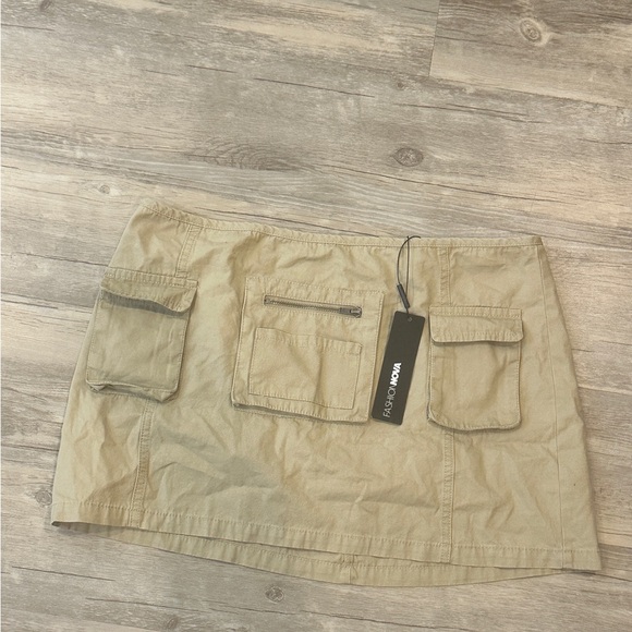 Fashion Nova Tomb Raider Cargo Micro Mini Skirt - Picture 2 of 3